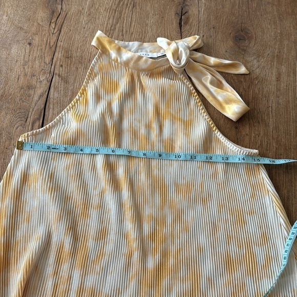 lush tie dye halter top with adjustable tie - Picture 5 of 7